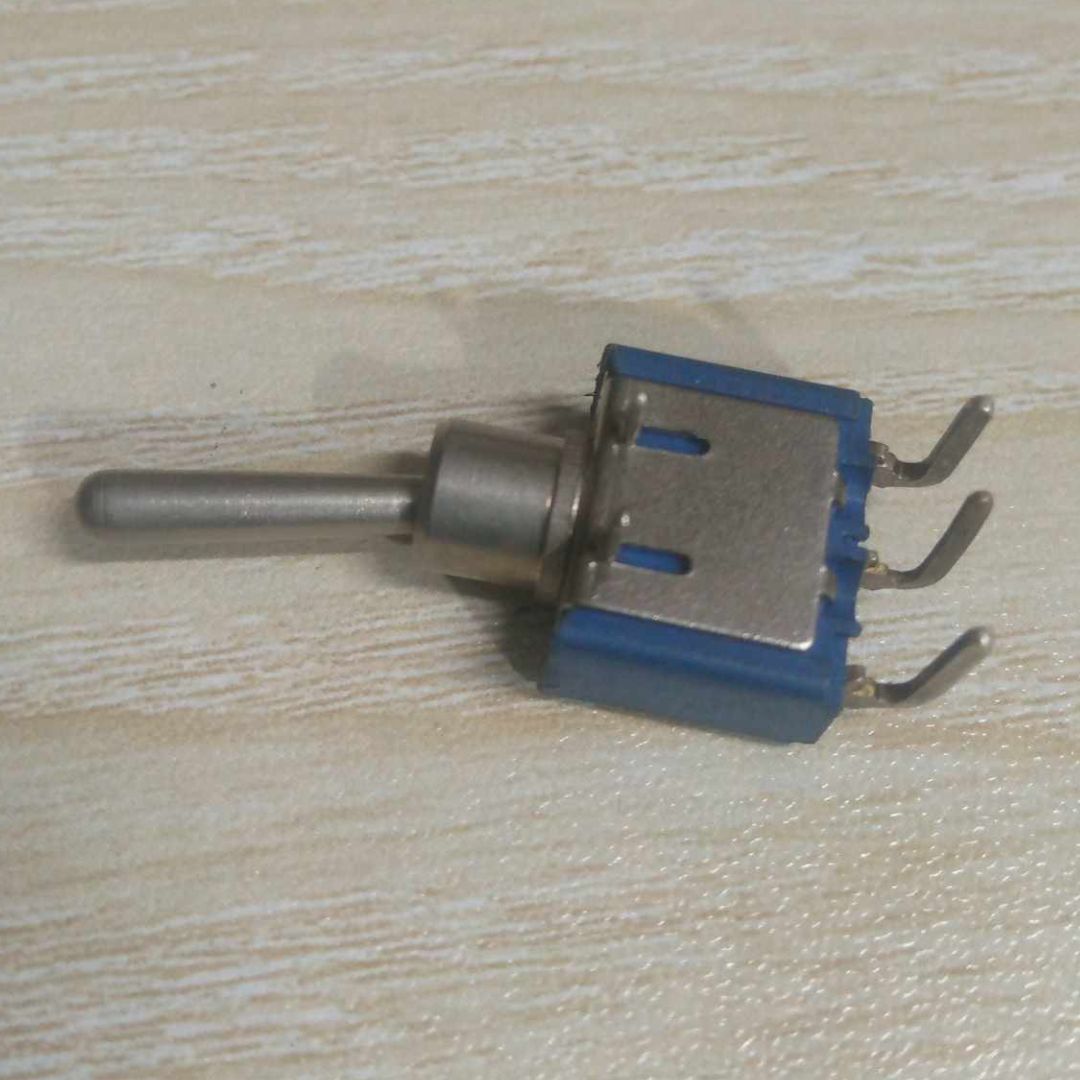 Picture of 2 Pcs- 6A 250VAC ON OFF SPDT Right Angle 3 Pins PCB Mount Toggle Switch