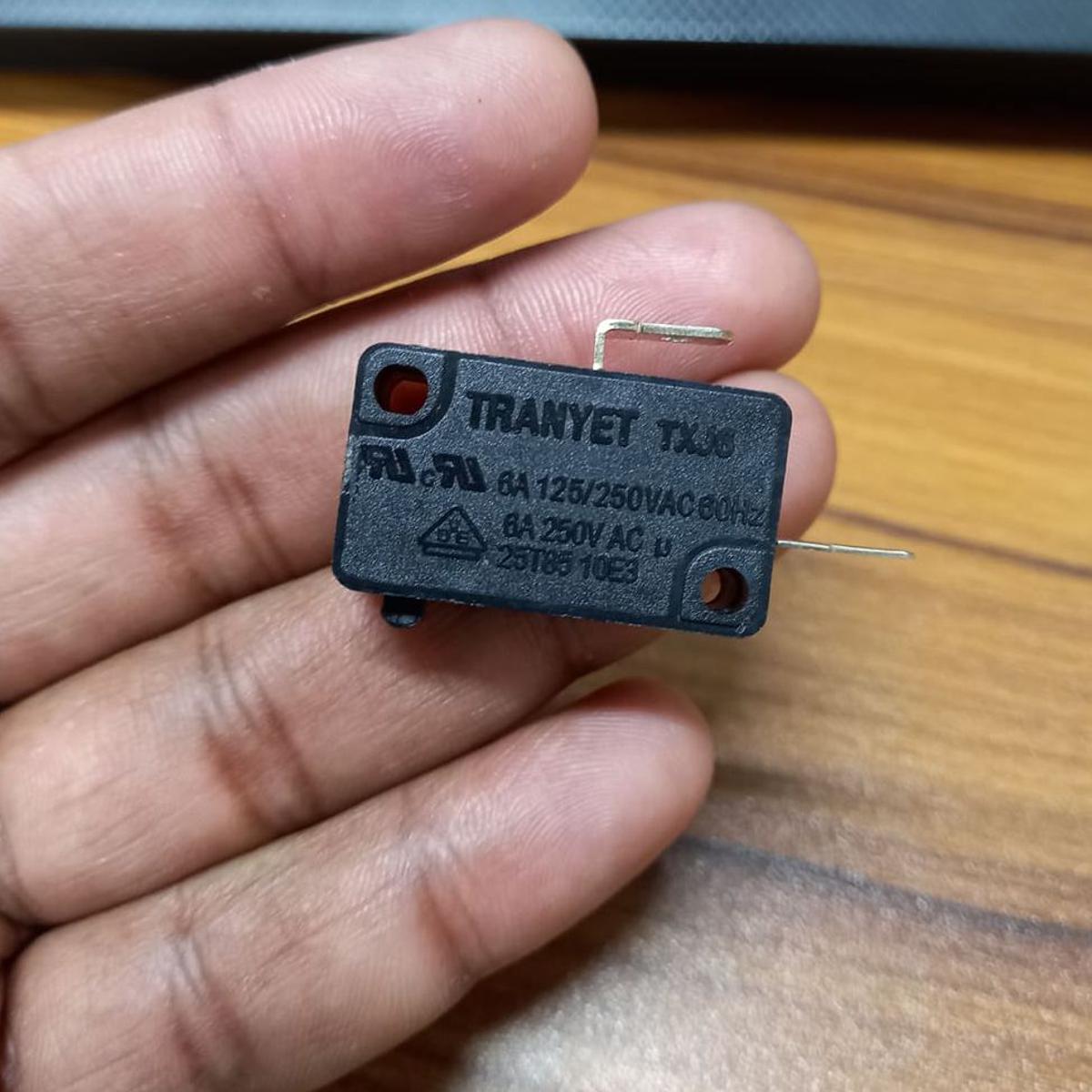 Picture of 3Pcs- 2 PIN LIMIT Switch 2 Pin Without Hing 6A 250VAC SPDT 2 Pin Without Lever Micro Limit Switch Push Button Switch Momentary Push Switch For 3D CNC Machine 