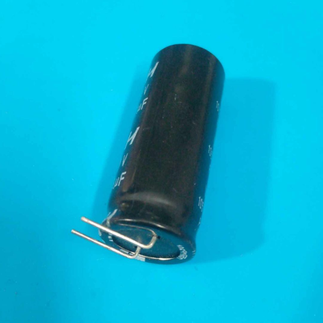 Picture of 150uF 450V Capacitor RADIAL Electrolytic Capacitor 150uF Capacitor 450V 150uF Polarized Aluminum Electrolytic 450V Capacitors 150uF 2 Pin Leads