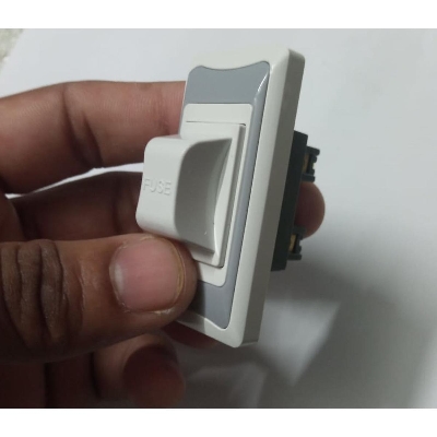 Picture of Piano 2 Pin Fuse Cutout AC 250V 5A 2-Pin Heavy Duty Brass Contact Fuse Cut Out For Electrical Devices Mobile Charger AC Line Protection Switches