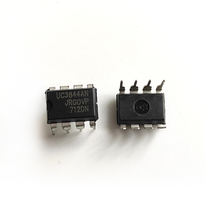 Picture of UC3844AN IC 3844 UC3844 UC3844N PWM Switching Power Converter 8 Pin Leads DIP-8 Dual In Line Package Chip IC - Minimalistic Sophistication