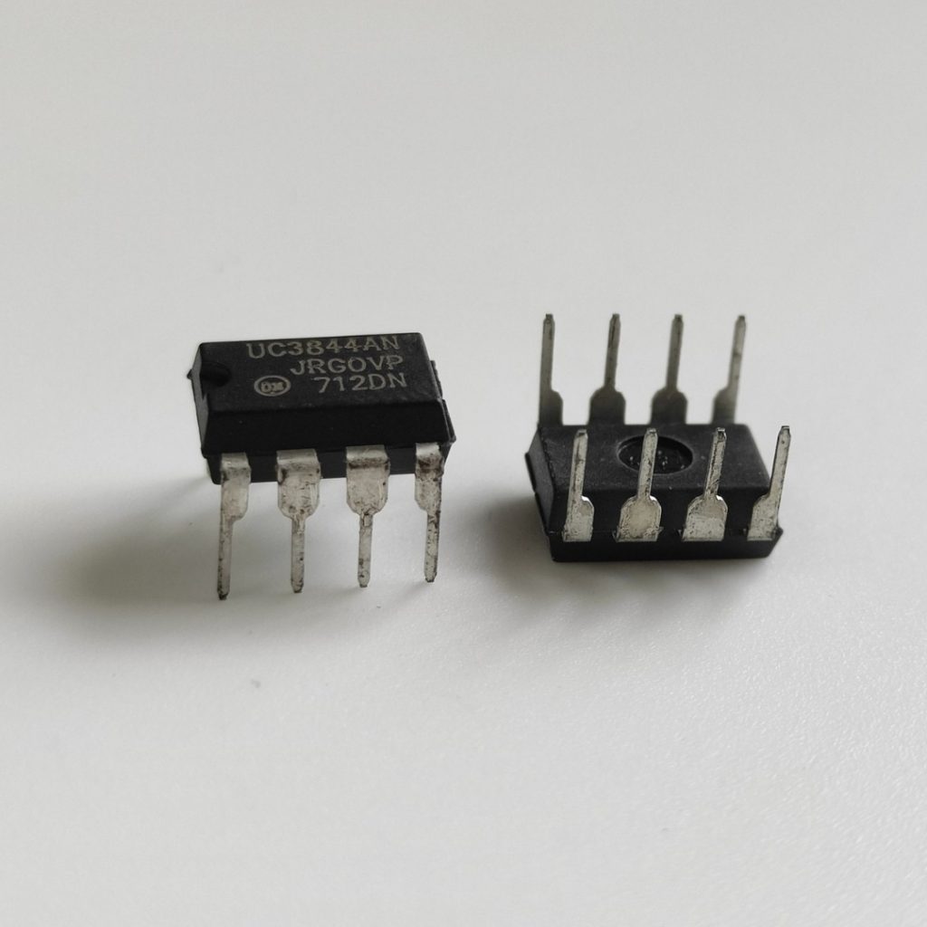 Picture of UC3844AN IC 3844 UC3844 UC3844N PWM Switching Power Converter 8 Pin Leads DIP-8 Dual In Line Package Chip IC - Minimalistic Sophistication