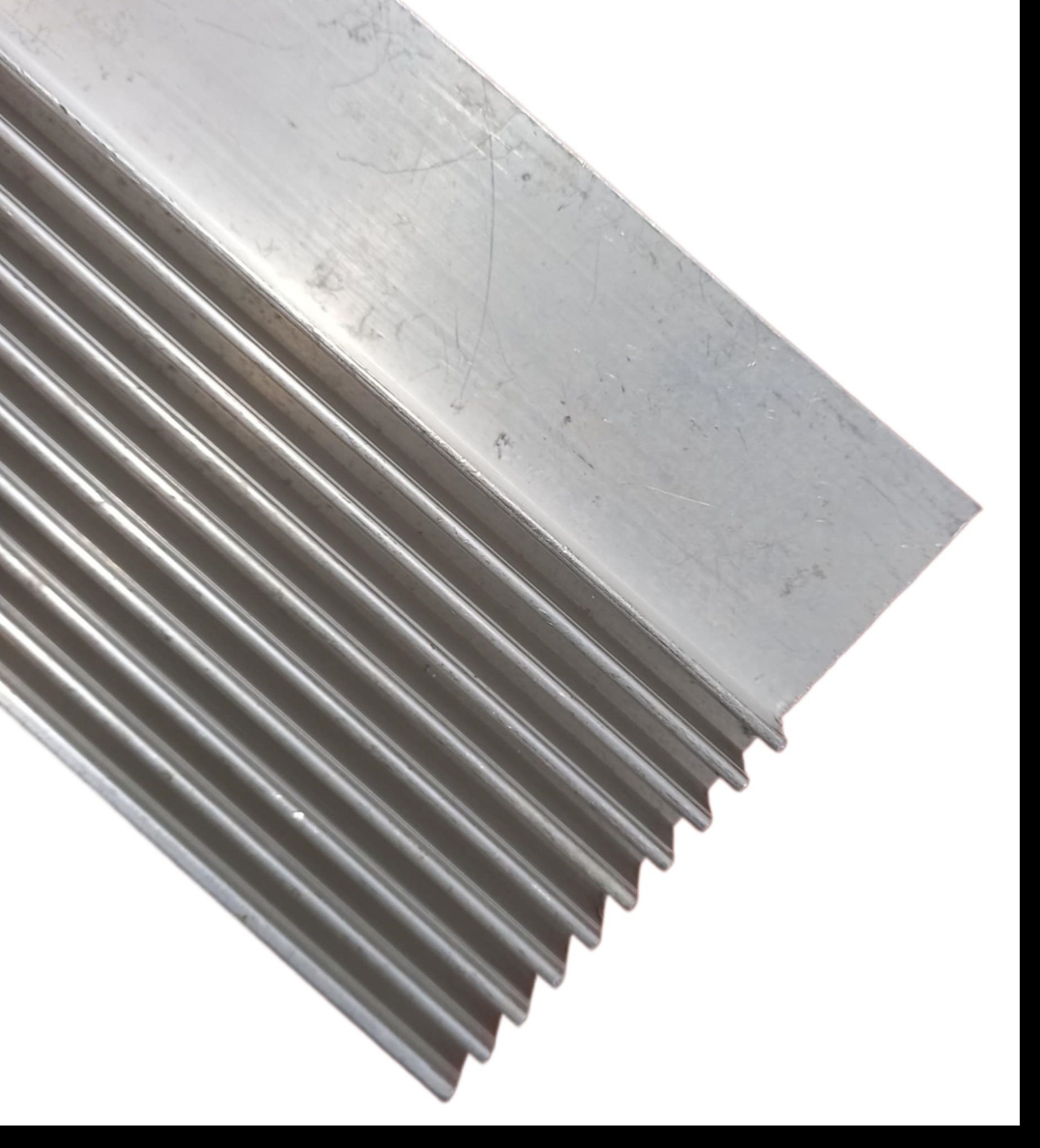 Picture of Long 2 Inch REDOUBLE Side Finned Aluminum Heatsink 2 Inch Aluminium Heatsink Cooling Radiator 2×3.5×1.1 Inch Aluminium Heat Sink Tools Sets Silver Tone Aluminum Heat Sink For Inverter Transistor IC 2 Inch Heatsink
