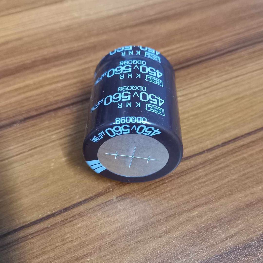 Picture of 560uF 450V Capacitor RADIAL Electrolytic Capacitor 560uF Capacitor 450V 560uF Radial Pin Type Polarized Aluminum Electrolytic Capacitors 2 Pin Leads