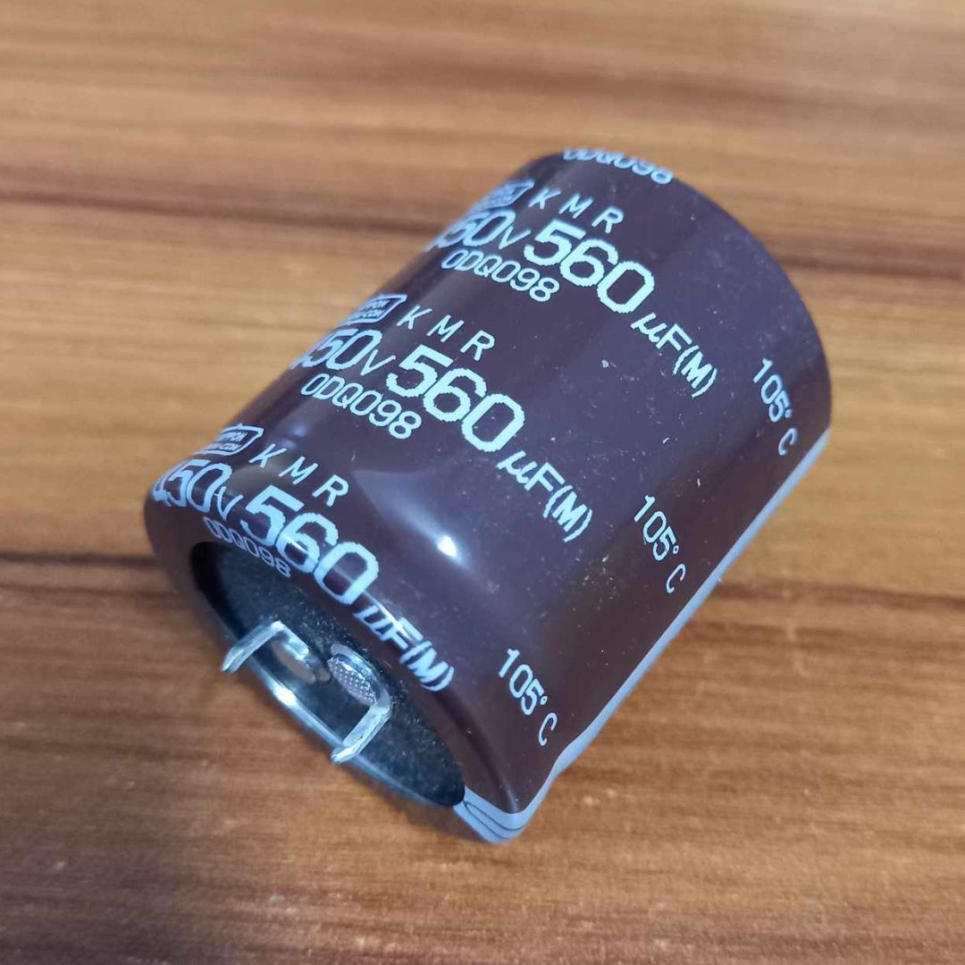 Picture of 560uF 450V Capacitor RADIAL Electrolytic Capacitor 560uF Capacitor 450V 560uF Radial Pin Type Polarized Aluminum Electrolytic Capacitors 2 Pin Leads