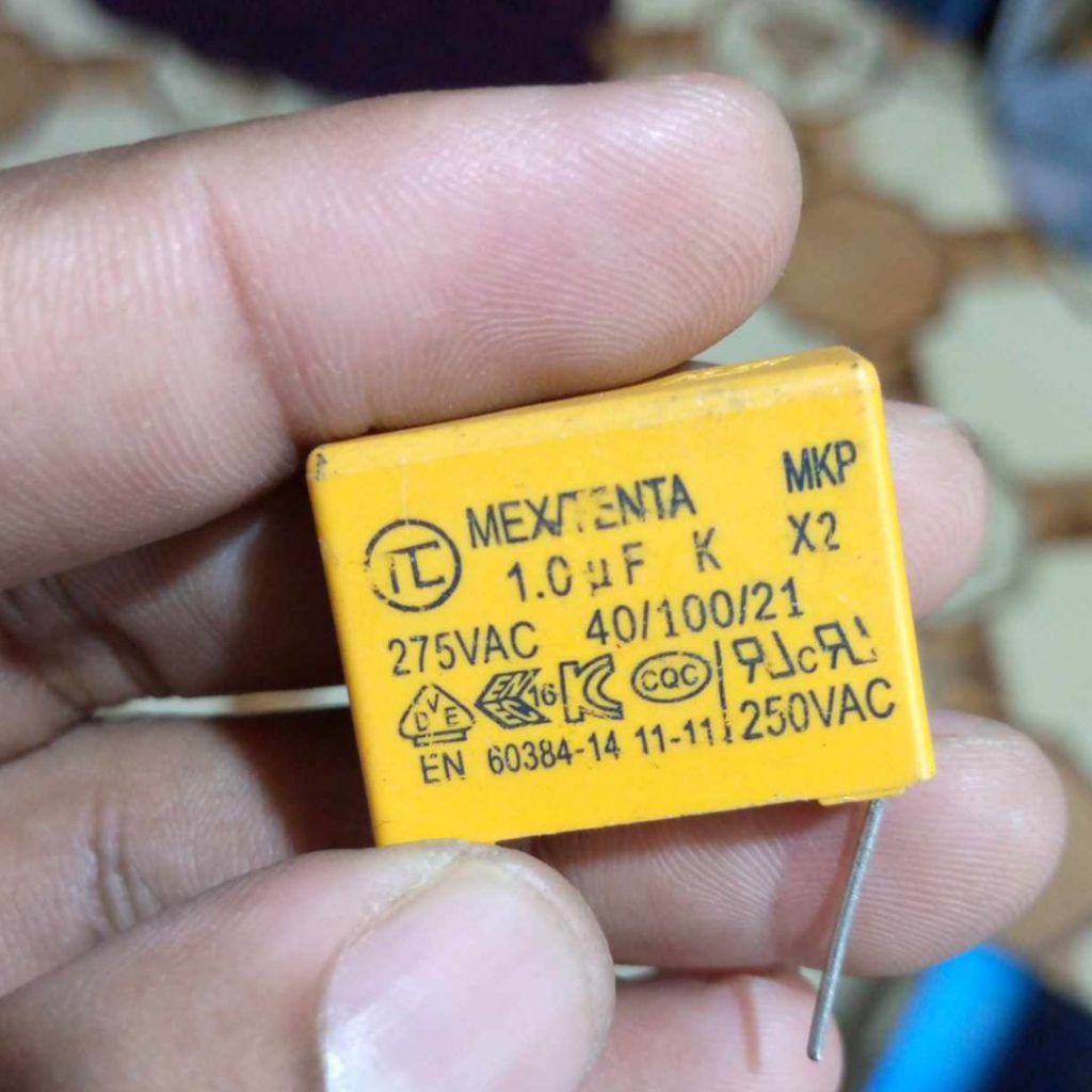 Picture of 5Pcs- YELLOW BOX TYPE 1uf 1000nF 275VAC Electric Power Polypropylene Metal Film Box Capacitor Axial Film Molded 1000nF 275VAC Capacitors 2 Pin Leads Connections Leg