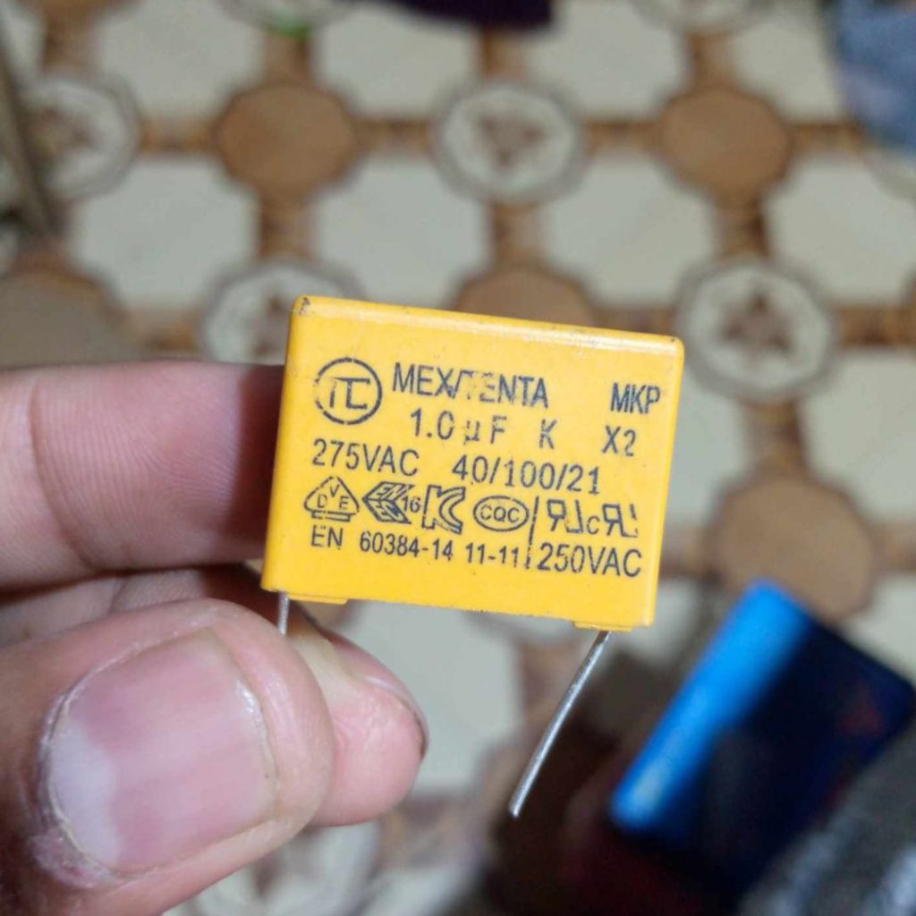 Picture of 5Pcs- YELLOW BOX TYPE 1uf 1000nF 275VAC Electric Power Polypropylene Metal Film Box Capacitor Axial Film Molded 1000nF 275VAC Capacitors 2 Pin Leads Connections Leg