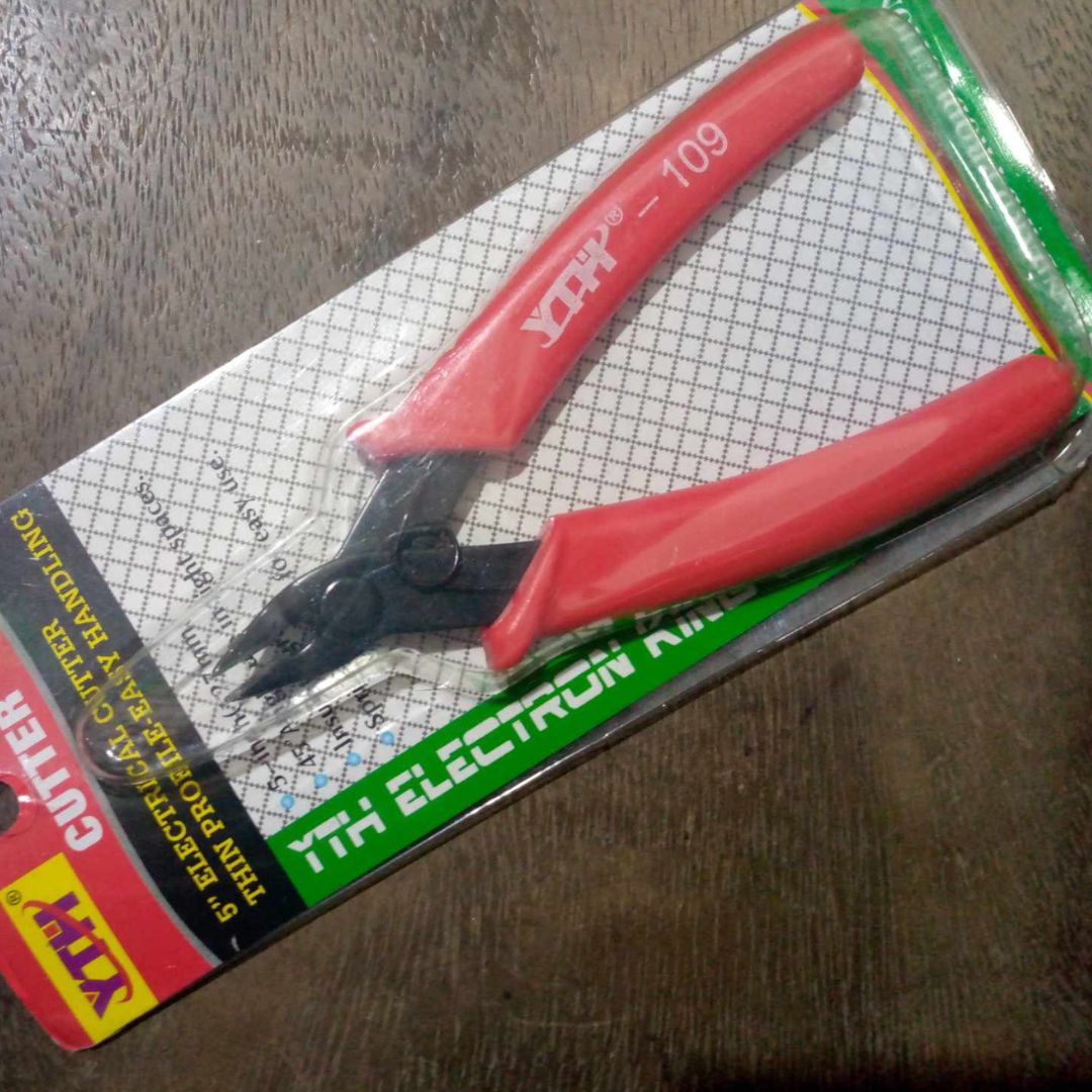 Picture of Wire Cutter Pliers YTH-109 127mm 5″ Inch Diagonal Side Cutting Nippers Professional Electronic Plastic Cutter Pliers Anti Slip Handle For P.C.B Shield Cutting