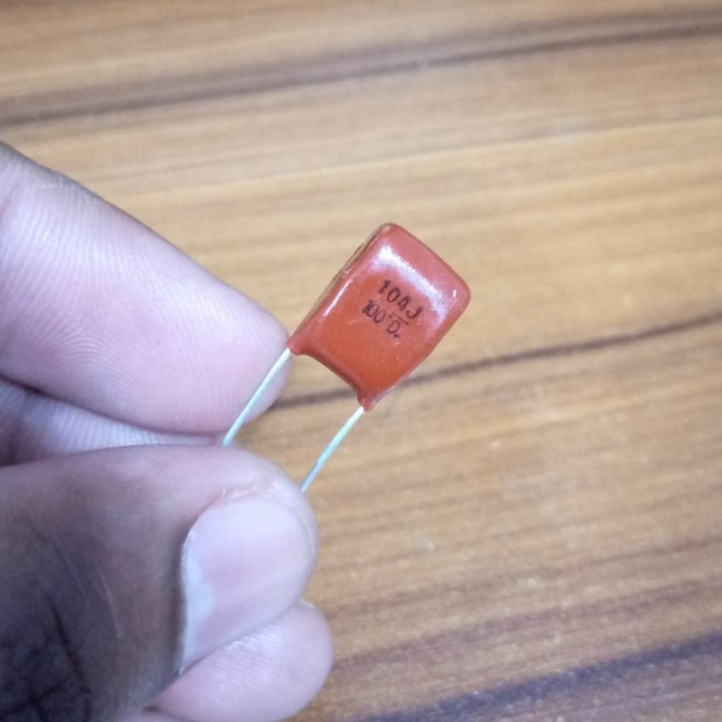 Picture of 15Pcs- METALLIZED 104j 100V Capacitors 104j Metallized Capacitor 100V Capacitor 2 Pin Leads Maylar 104j Capacitor