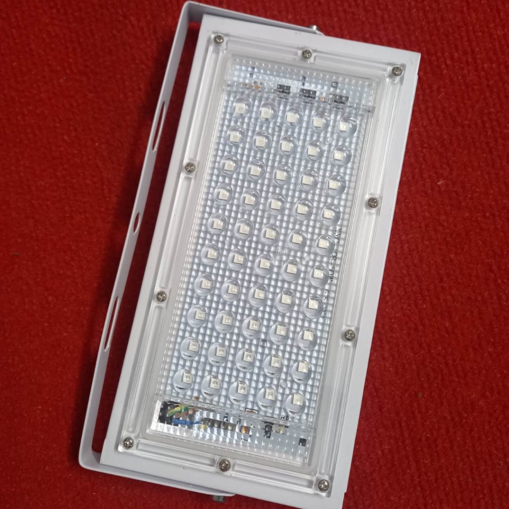 Picture of BLUE HALOGEN 50W XXG-198-50W 220V LED Light Bulbs BLUE LED Light Load Line Tungsten Lamps AC 220V 50W LED Light Carrying LED Light 50W Blue Light