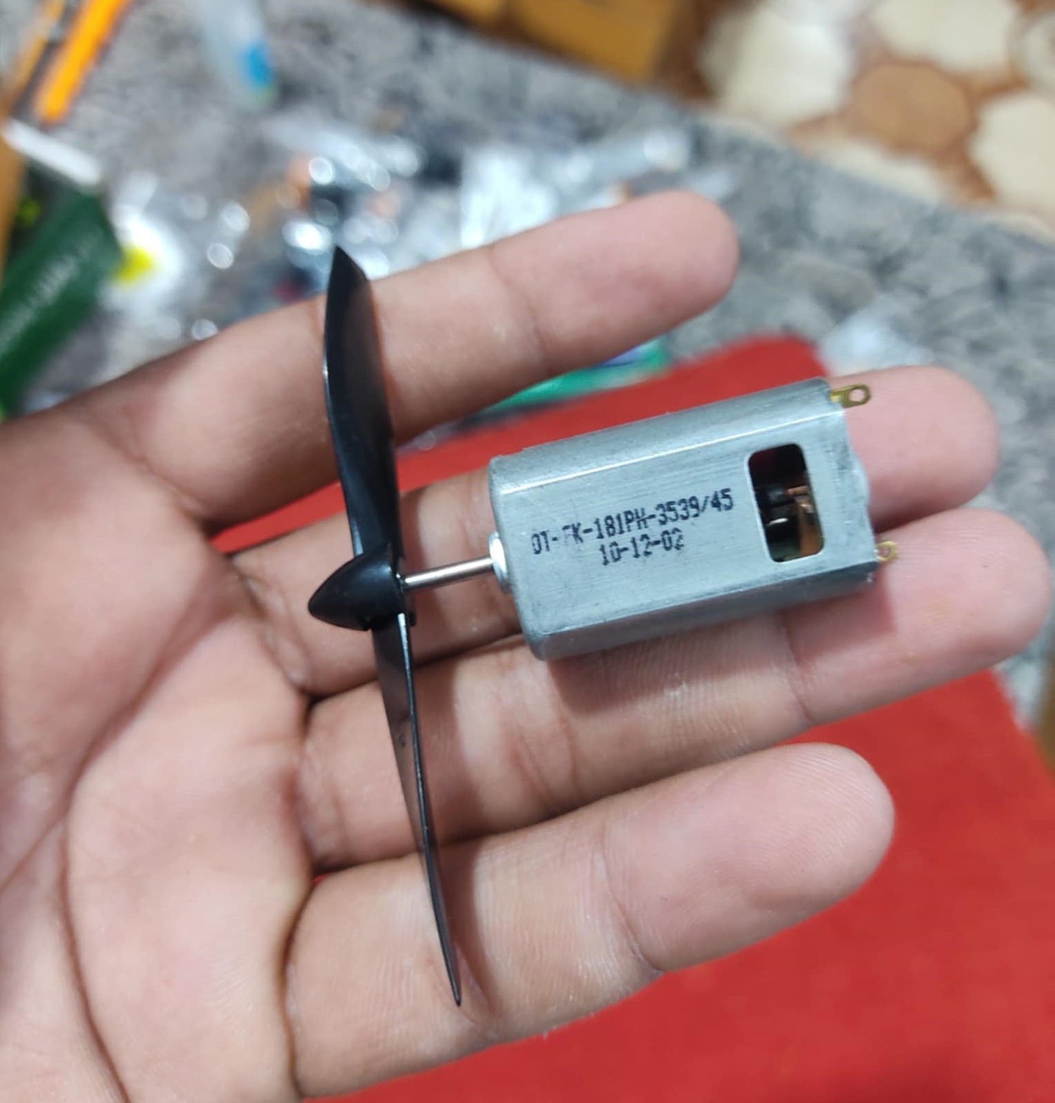 Picture of 1Pair- 180 Motor With Fan Propeller For Mini Fans 180 Motor Fans High Speed 180 Motor DIY 1 Pcs 180 Motor & 1 Pcs Fan Tools Sets