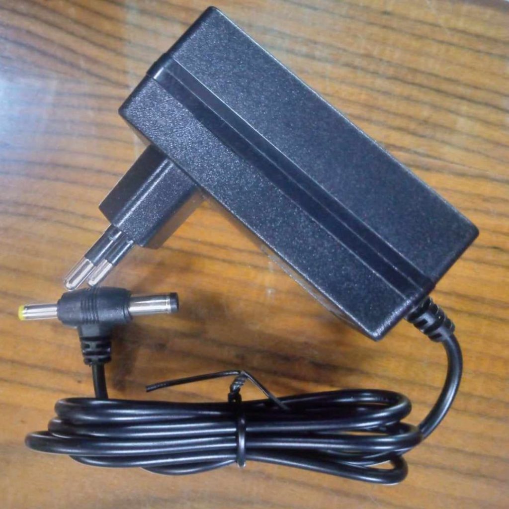 Picture of 5V 2A Charger Adapters HEAVY Quality AC 220V To DC 5V 2Amp Charger 2 Pin Plug 5V Charger 2A Adapters