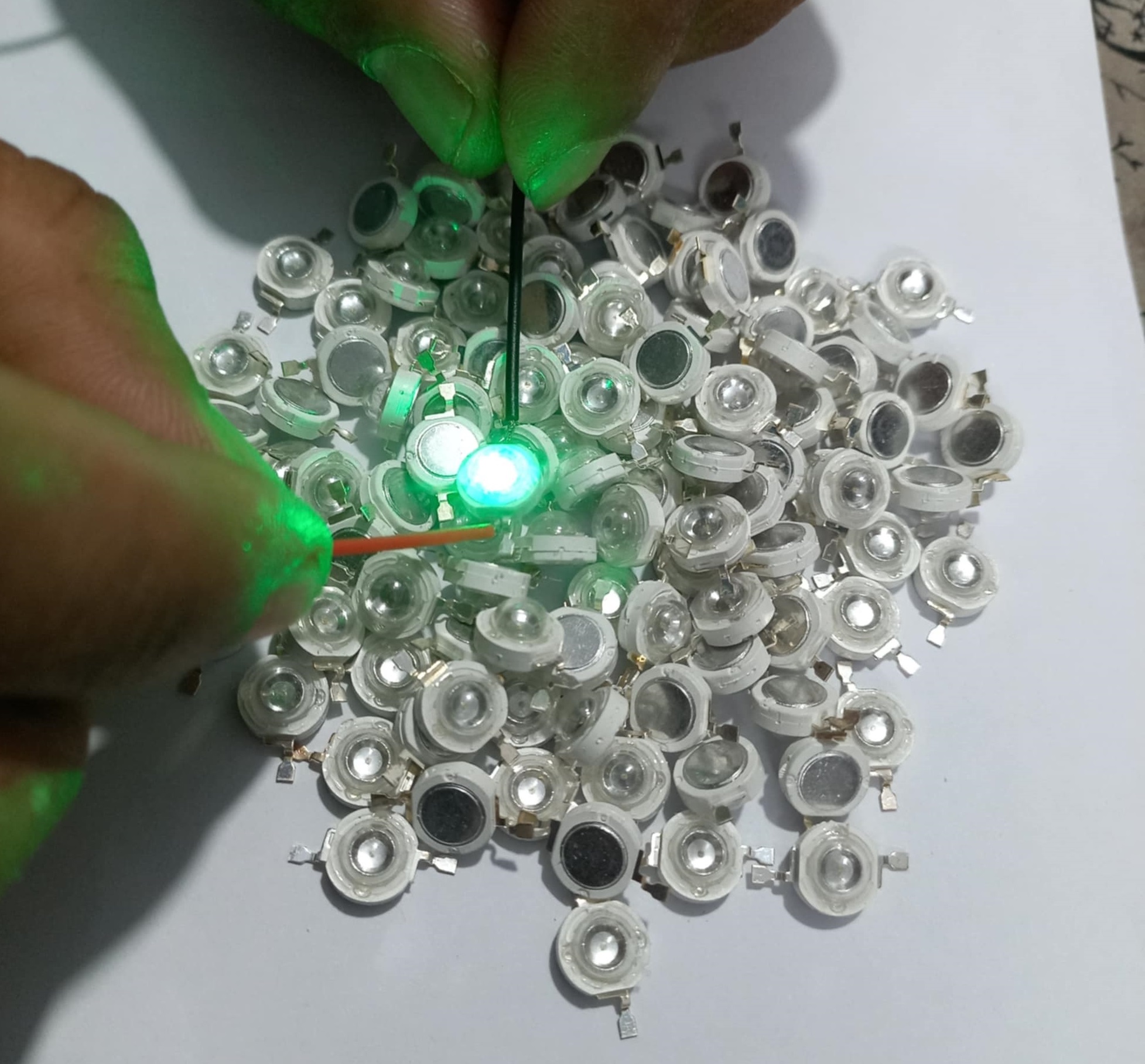 Picture of 50Pcs - GREEN 8mm Diameter Green Color 3W 3.7V Ultra Bright Green LED 3W COB LED SMD Chip 3.7V LED Light Bulbs Green Light 3W 3.7V COB LED Light GREEN COB Light