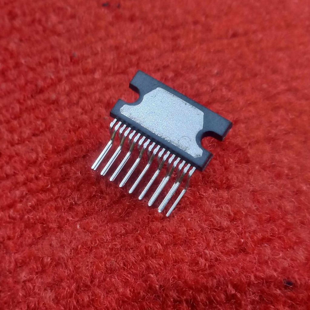 Picture of Orginal TDA1554Q IC TDA1554 IC 6V 12V 18V 2A 15W 15W Dual Bridge TDA1554 Audio Amplifiers 2 Channel Stereo Audio ZIP 17Pin Leads Audio TDA1554 Amplifier IC