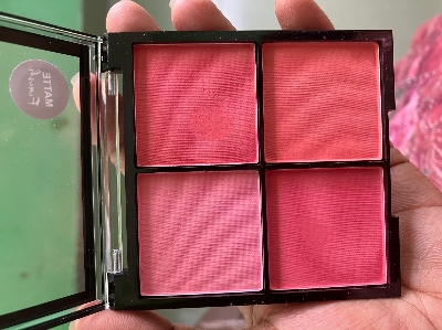 Picture of Mega Glow Blush Palette 4 Colors
