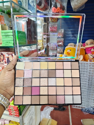 Picture of 40 Color Matte Finish Eyeshadow Pallette