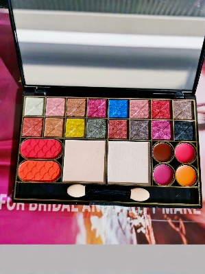 Picture of Miss Ayman 24 Color  Make-up Box & Eyeshadow
