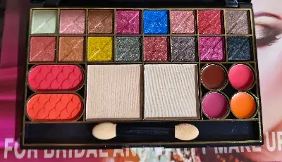 Picture of Miss Ayman 24 Color  Make-up Box & Eyeshadow