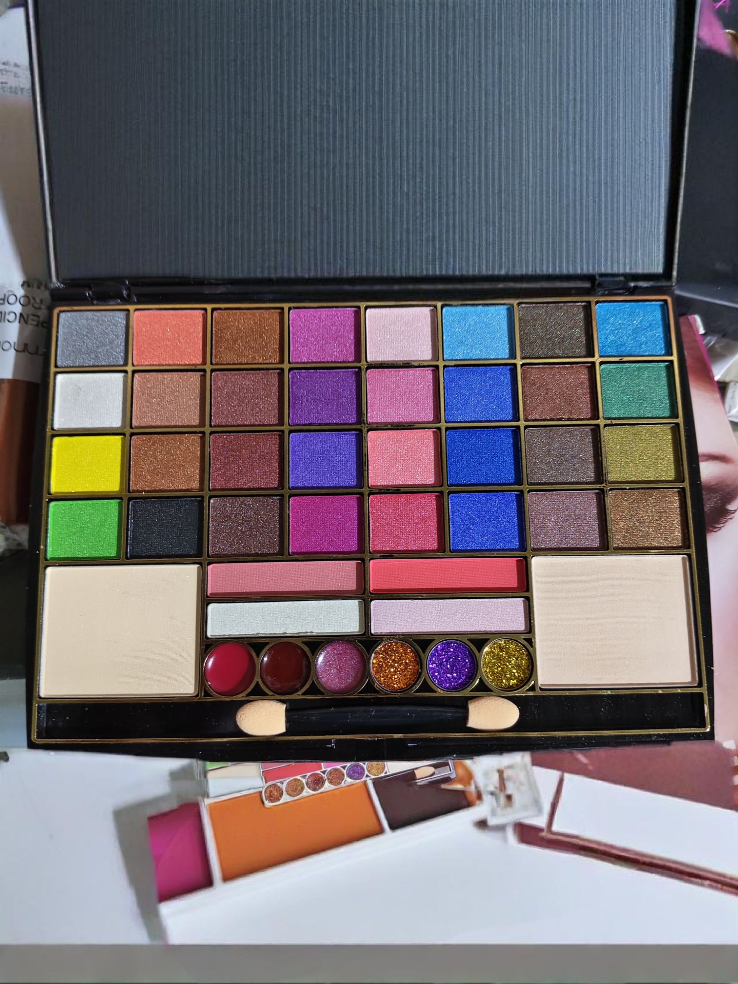 Picture of Roseleaf 44 Color Eyeshadow Make-up Kit