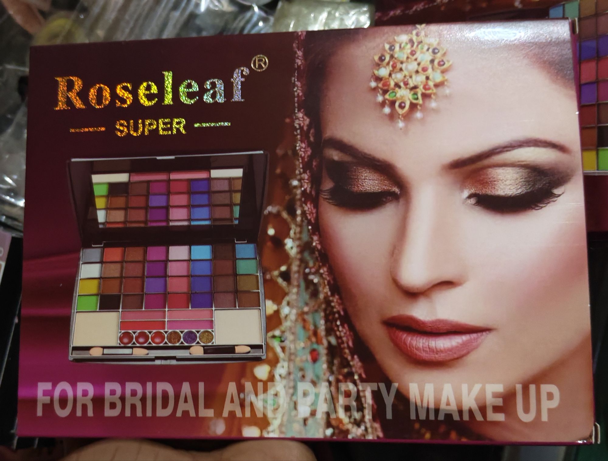 Picture of Roseleaf 44 Color Eyeshadow Make-up Kit