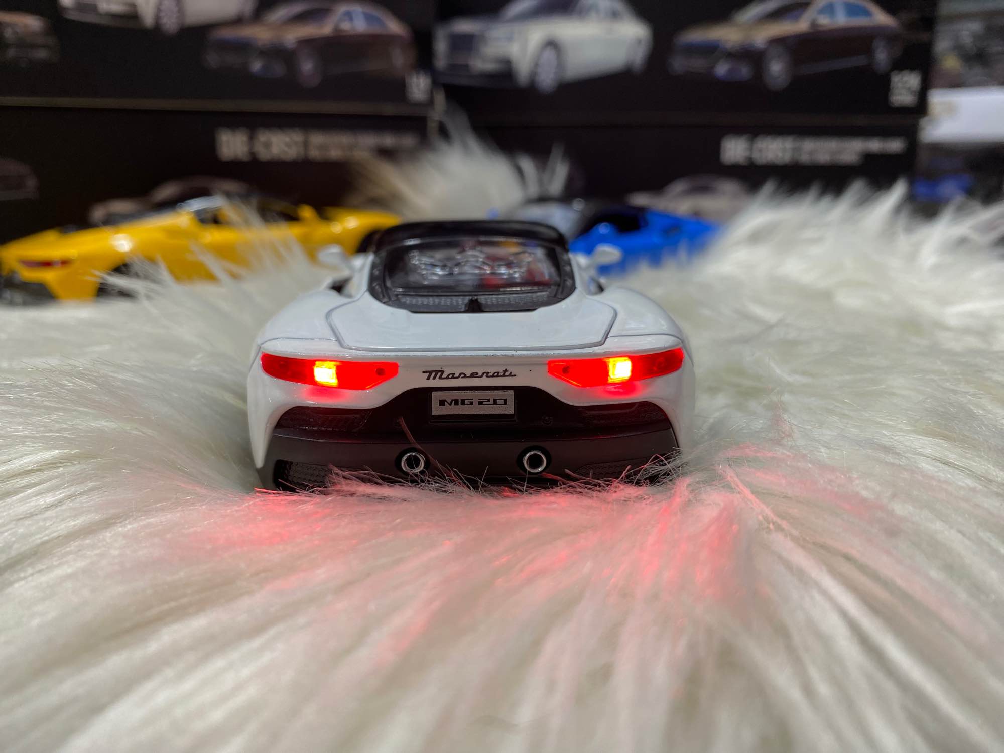 Picture of 1:32 Maserati Mc20 Die Cast Model Car , All Part Openable Light Music & Pull Back Fiction.