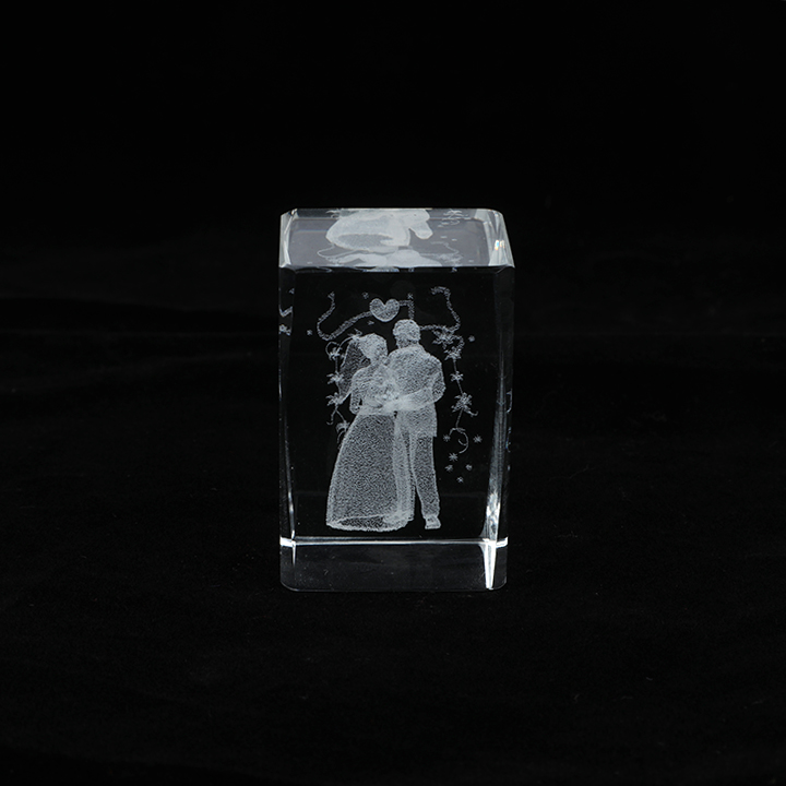 Picture of Crystal Wedding Couple Paperweight