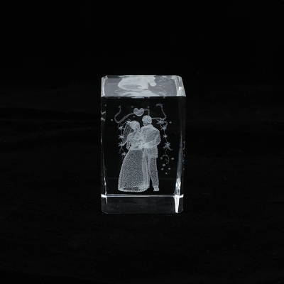 Picture of Crystal Wedding Couple Paperweight