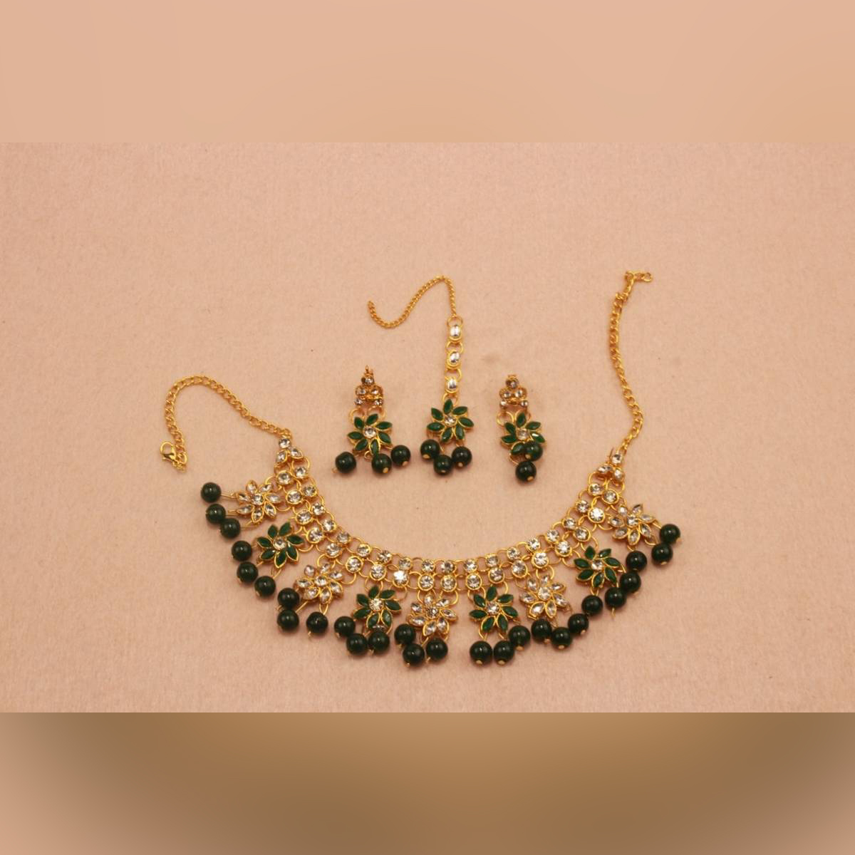Picture of Pearl Kundan Choker Necklace With Earring
