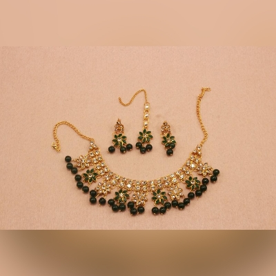 Picture of Pearl Kundan Choker Necklace With Earring