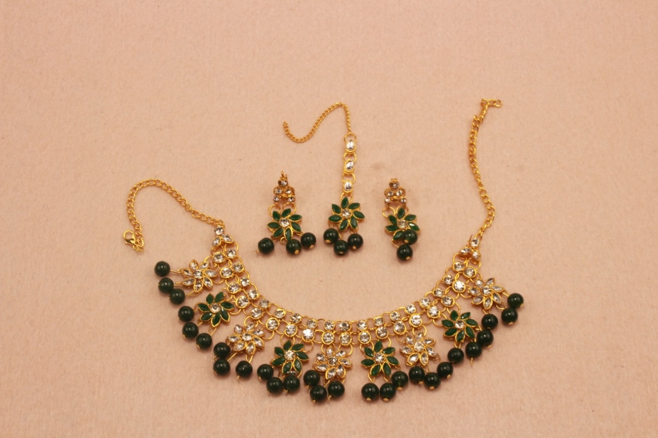 Picture of Pearl Kundan Choker Necklace With Earring
