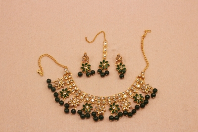 Picture of Pearl Kundan Choker Necklace With Earring