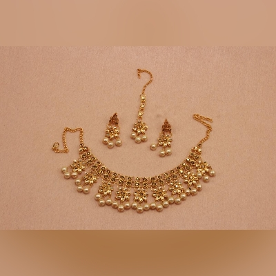 Picture of Pearl Kundan Choker Necklace With Earring