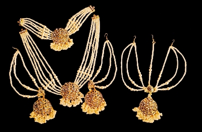 Picture of Beautiful Choker Necklace ,Traditional Fashion Wedding/Party Bridal Choker Necklace Earrings & Tikli. Jewellery Set For Women.