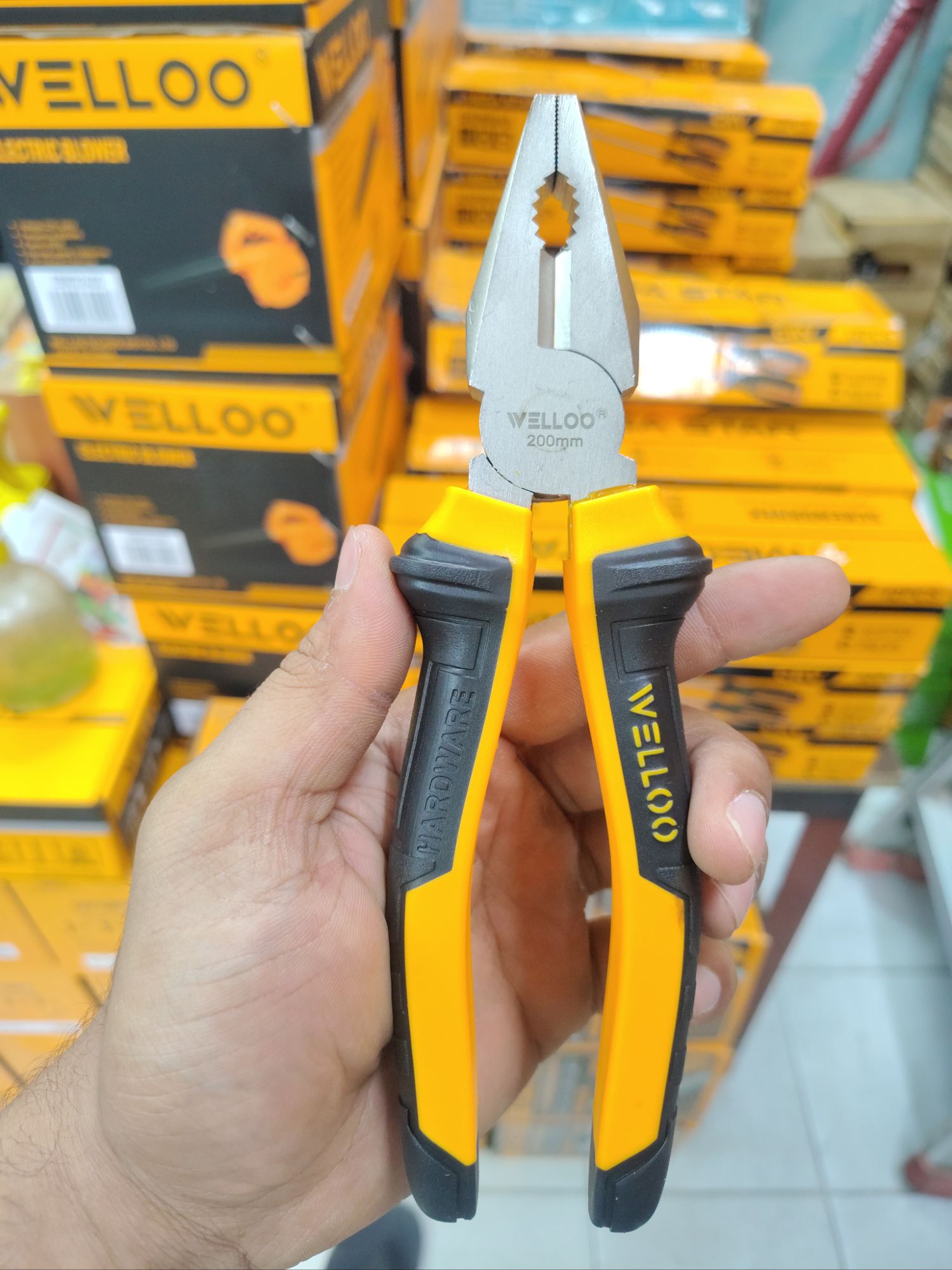 Picture of WELLOO High Quality Universal Combination Pliers With Rubber Handle 8inch /200mm HCP18200