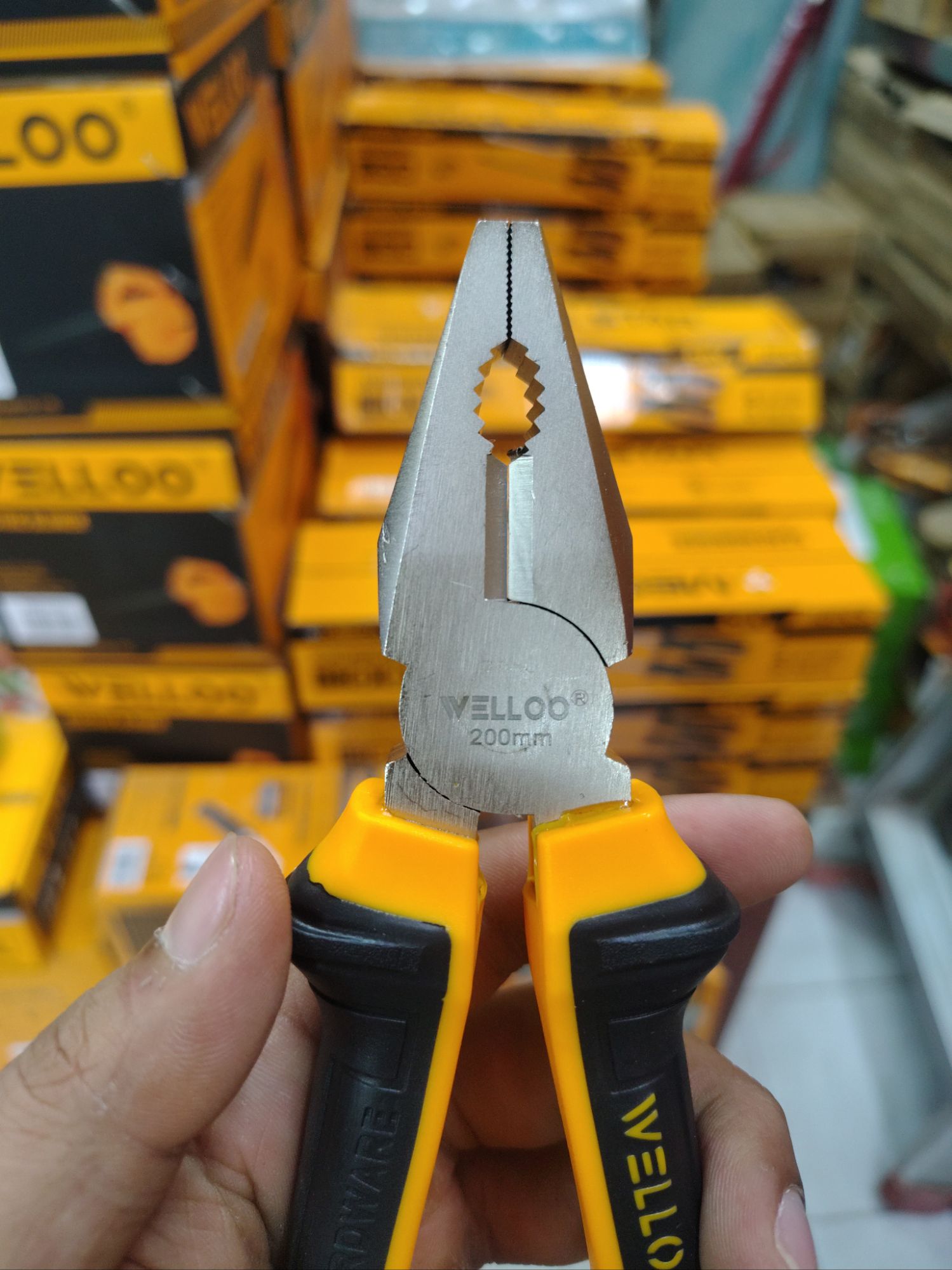 Picture of WELLOO High Quality Universal Combination Pliers With Rubber Handle 8inch /200mm HCP18200