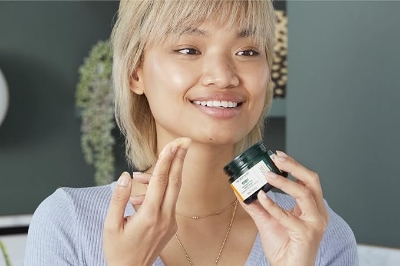 Picture of The Body Shop Vitamin C Glow Boosting Moisturiser For Unisex, 50.27 ml