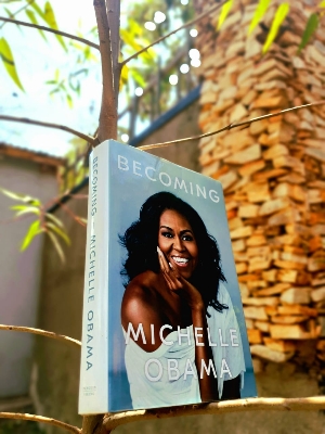 Picture of Becoming by Michelle Obama by Michelle Obama (Yellow Pages Paperback)
