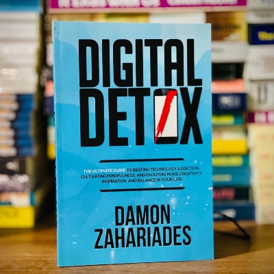 Picture of Digital Detox: The Ultimate Guide To Beating Technology by Damon Zahariades