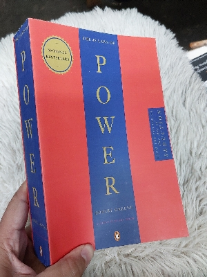 Picture of The 48 Laws of Power by Robert Greene (Premium  Paperback)