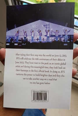 Picture of Beyond the Story: 10-Year Record of BTS by BTS and Myeongseok Kang - Paperback