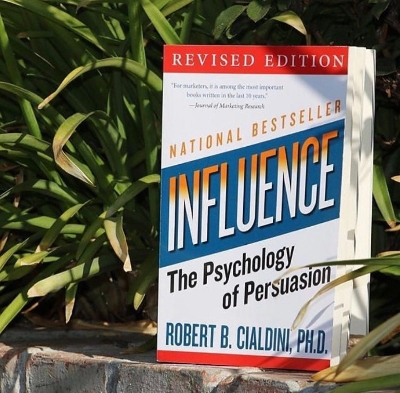 Picture of Influence: The Psychology of Persuasion by Robert B. Cialdini