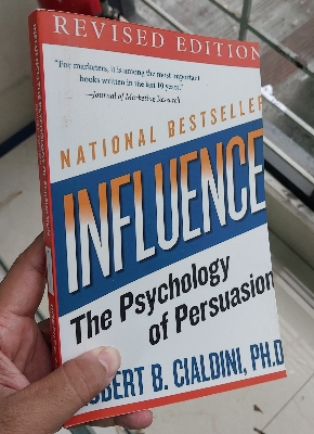 Picture of Influence: The Psychology of Persuasion by Robert B. Cialdini