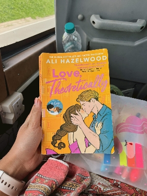 Picture of Love, Theoretically by Ali Hazelwood - Paperback