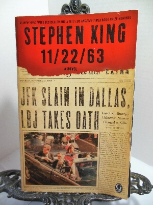 Picture of 11/22/63 Novel by Stephen King (Premium Quality Paperback)
