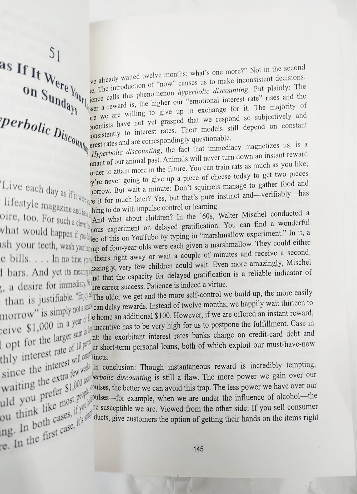 Picture of The Art of Thinking Clearly by Rolf Dobelli (Premium Quality - Paperback)