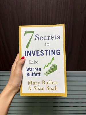 Picture of 7 Secrets to Investing Like Warren Buffett Book by Mary Buffett and Sean Seah