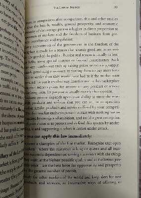 Picture of The 100 Absolutely Unbreakable Laws of Business Success by Brian Tracy (Yellowish - Paperback)