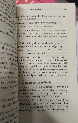 Picture of The 100 Absolutely Unbreakable Laws of Business Success by Brian Tracy (Yellowish - Paperback)