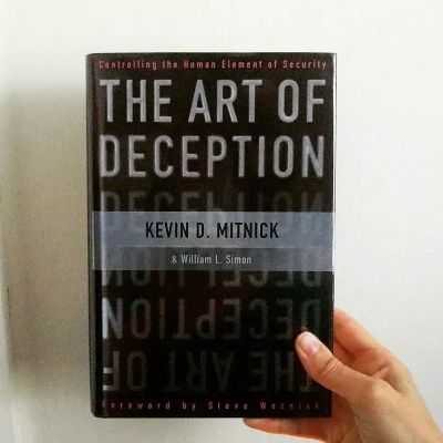 Picture of The Art of Deception Book by Kevin Mitnick and William L. Simon (Paperback)