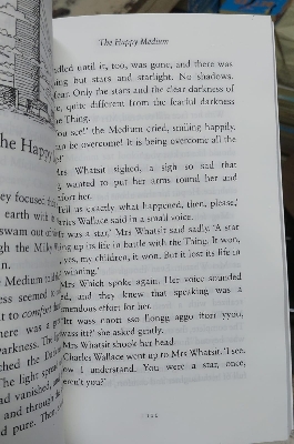 Picture of A Wrinkle in Time by Madeleine L'Engle (Regular Print - Papeback)